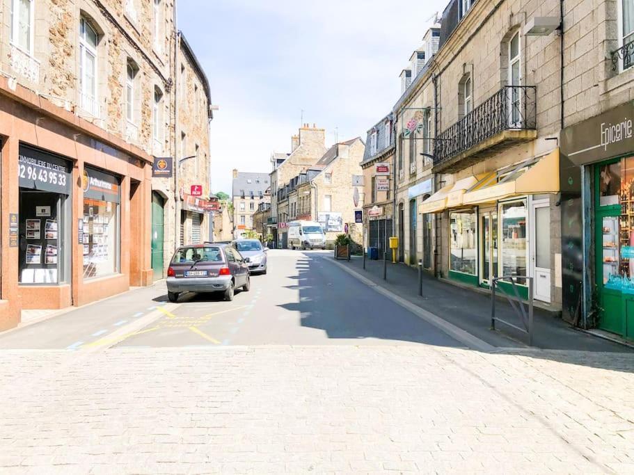 Nouveau ** Le Raffine Au Coeur De Guingamp ** Parking Exterior foto