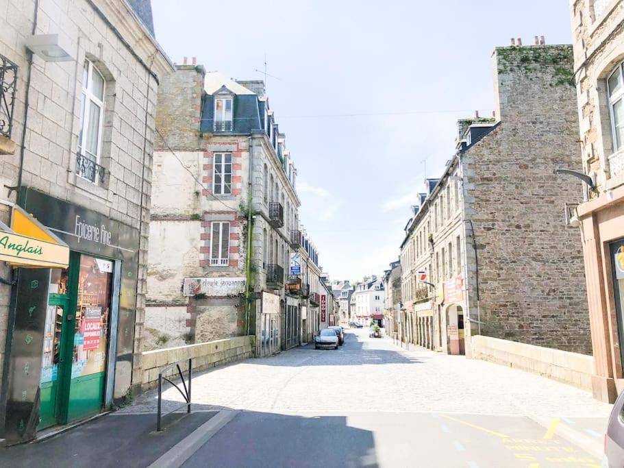 Nouveau ** Le Raffine Au Coeur De Guingamp ** Parking Exterior foto